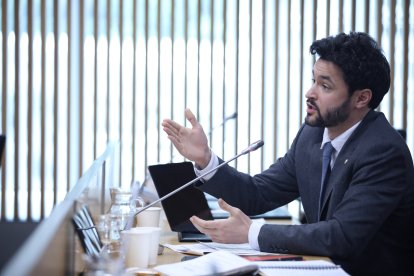 Cerni Escalé durant la compareixença de Landry Riba sobre l'acord d'Associació