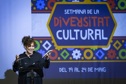 Carli Bastida durant la presentació del llibre