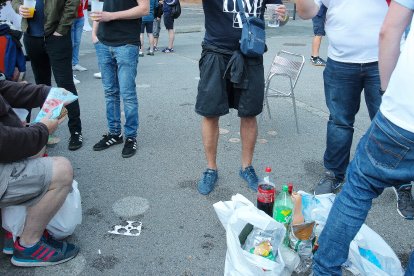 Un botellot al carrer.