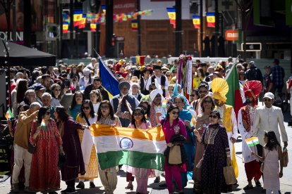 La capital tanca la setmana dedicada a la multiculturalitat