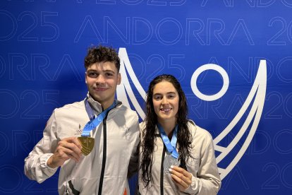 Kevin Teixeira i Nàdia Tudó amb les medalles aconseguides ahir.