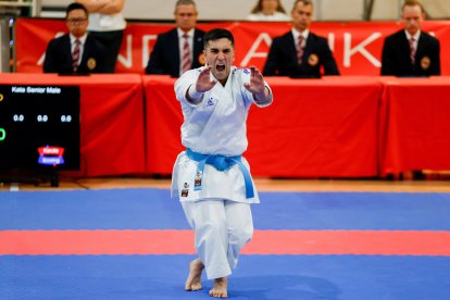 El karateka Silvio Moreira va guanyar la primera medalla d’or de la delegació andorrana en el segon dia de competició.