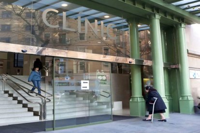 L’accés a l’hospital Clínic de Barcelona.