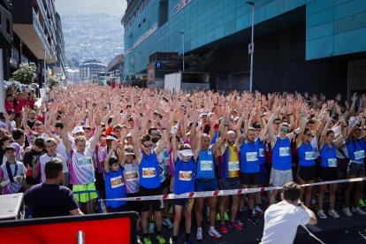 Corredors abans de la sortida de la 14a edició de la Cursa Illa Carlemany.