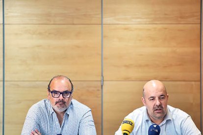 Francesc Solana i Gorka Aixàs durant la trobada amb la premsa.