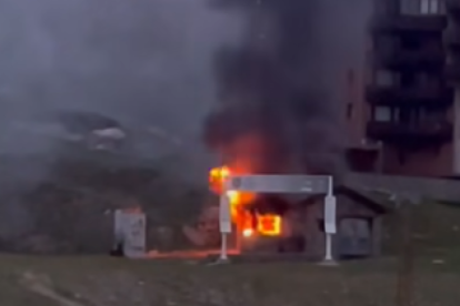 Incendi caseta al Pas