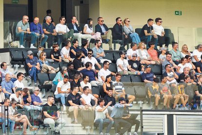 Llotja de l’Estadi de la FAF amb representants del club i de Govern al duel contra l’Eivissa.