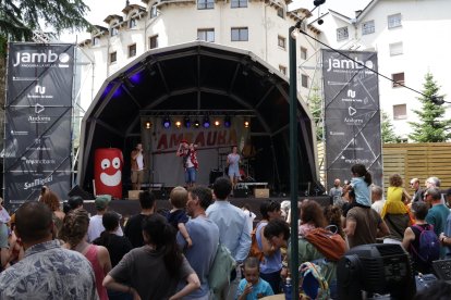 Un moment del concert d'Ambauka, aquest dissabte al migdia.
