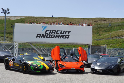 Un moment de la jornada lúdica i solidària de la mà de Cars for Smiles.