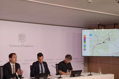 Carles Miquel, David Forné i Ferran Moli durant la presentació de les novetats en el transport públic