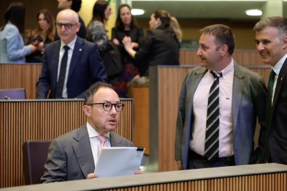 Espot abans del seu discurs