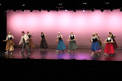 L'Esbart dansaire d'Andorra la Vella en una actuació anterior.