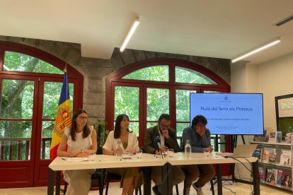 Susanna Simón, Mònica Bonell, Jordi Serracanta i Olivier Codina durant la presentació dels nous trams del patrimoni siderúrgic