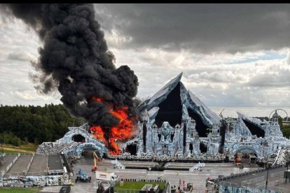 Incendi a l'escenari de Tomorrowland.