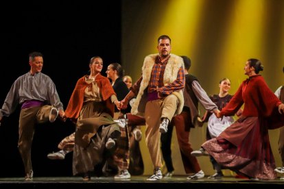 Un moment del festival de l'Esbart Santa Anna.