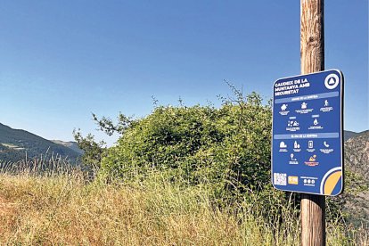 Un dels nous panells.