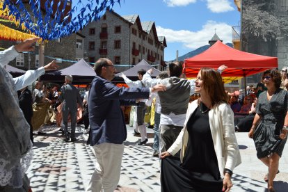 La cònsol major d'Escaldes-Engordany, Rosa Gili, durant el ball de Santa Anna.