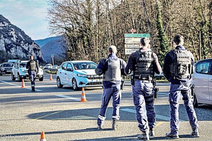 Les forces de seguretat franceses de control.