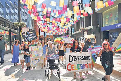 Participants en la marxa de l’orgull de Diversand.