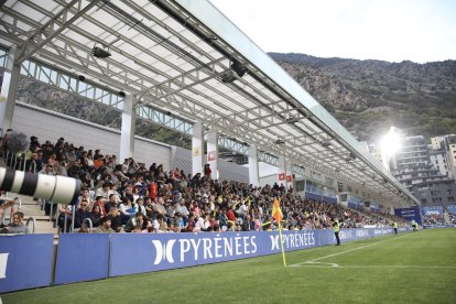 Patrocinadors en un duel de l’FC Andorra a l’Estadi Nacional.