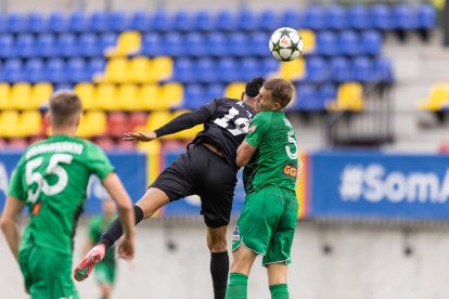 Un instant del partit de l'FC Santa Coloma.