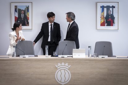 Els cònsols i Astrié, ahir al final de la sessió de consell.

Foto: Comú d'Andorra la Vella/Tony Lara
