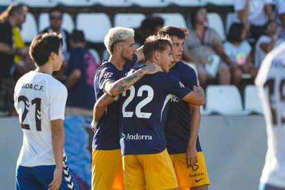 Els tricolors celebrant el gol de Manu Nieto a la primera meitat.