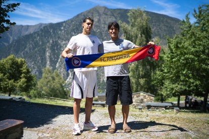 Yaako i Minsu durant la presentació com a tricolors.