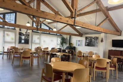 Interior de la Llar de Lòria que es converteix en refugi climàtic