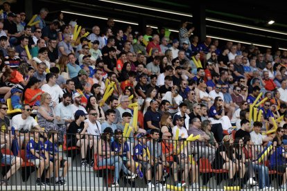 L’afició, al partit d’anada contra la Ponferradina.
