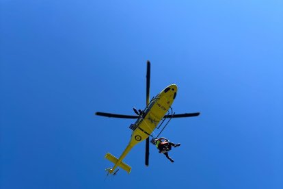 Els bombers del grup de rescat de muntanya en una intervenció anterior