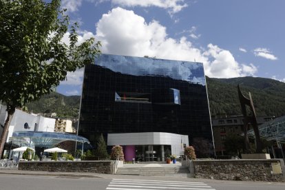Façana de l’edifici administratiu del comú d’Encamp.