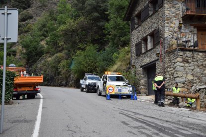 La carretera d'Ós de Civís tallada