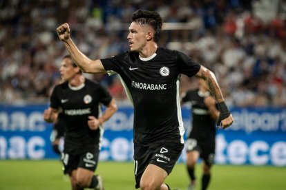 Lautaro de León celebra el primer gol de l’FC Andorra a Saragossa.