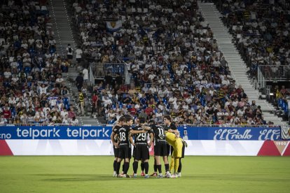 Els jugadors tricolors abans del duel a l’Ibercaja Estadio.