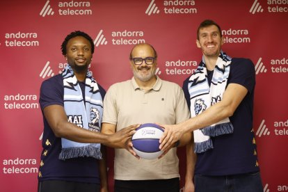 Udeze i Guerrero en la presentació com a jugadors del Morabanc