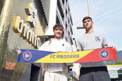Petxa i Antal durant la presentació.