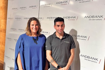 La directora de banca país d’Andbank, Maria Suárez, i Nahuel Carabaña.