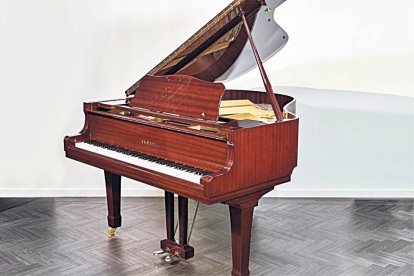 Un piano Yamaha G1.