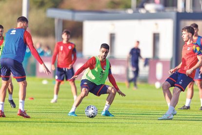 La selecció va treballar ahir a la ciutat esportiva de l’Aston Villa, a Birmingham.