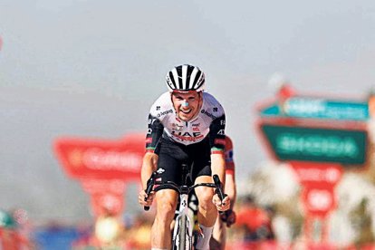 Joao Almeida, a la meta.