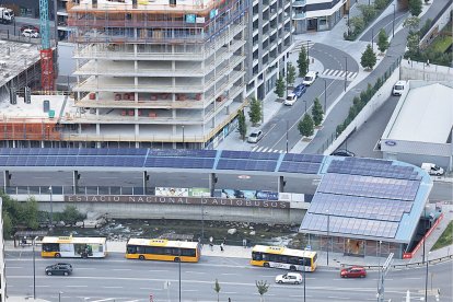 La detenció per enfrontar-se a la policia va ser a l’estació de busos.