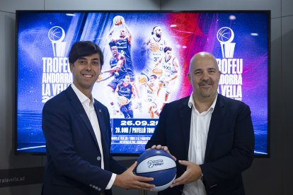 El cònsol major d'Andorra la Vella, Sergi González, i el president del MoraBanc, Gorka Aixàs.