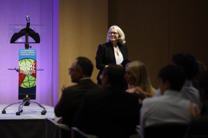 La moderadora i periodista especialitzada en la Unió Europea, la desinformació i la política global, Carme Colomina.