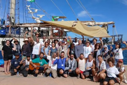 El vaixell ‘Sirius’ abans de partir de Tunísia rumb a Gaza.