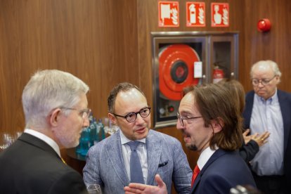 Espot, Riba i Gétaz conversant abans de la jornada.