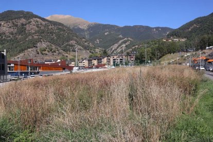 Zona on es construirà l’aparcament.