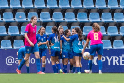 Les tricolors celebren un dels gols, ahir.