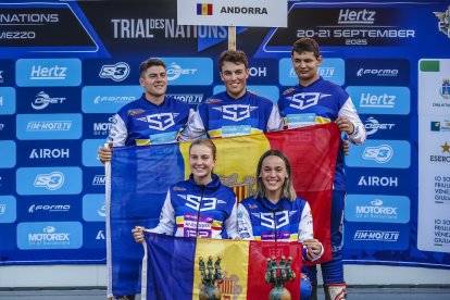 Els cinc pilots andorrans presents al Trial de les Nacions de Treviso.