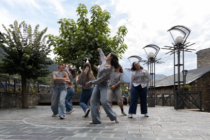 L'espectacle da dansa itinerant 'Pas a Pas'